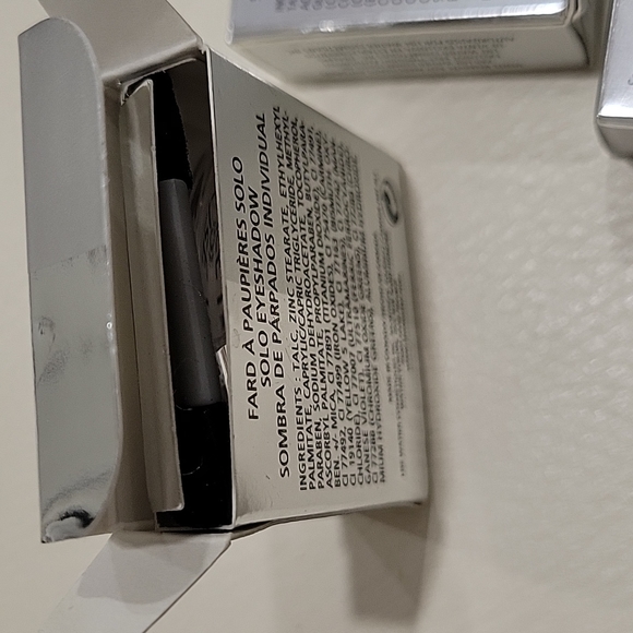 Lise watier single eye shadow  161 beige satin - Picture 4 of 7